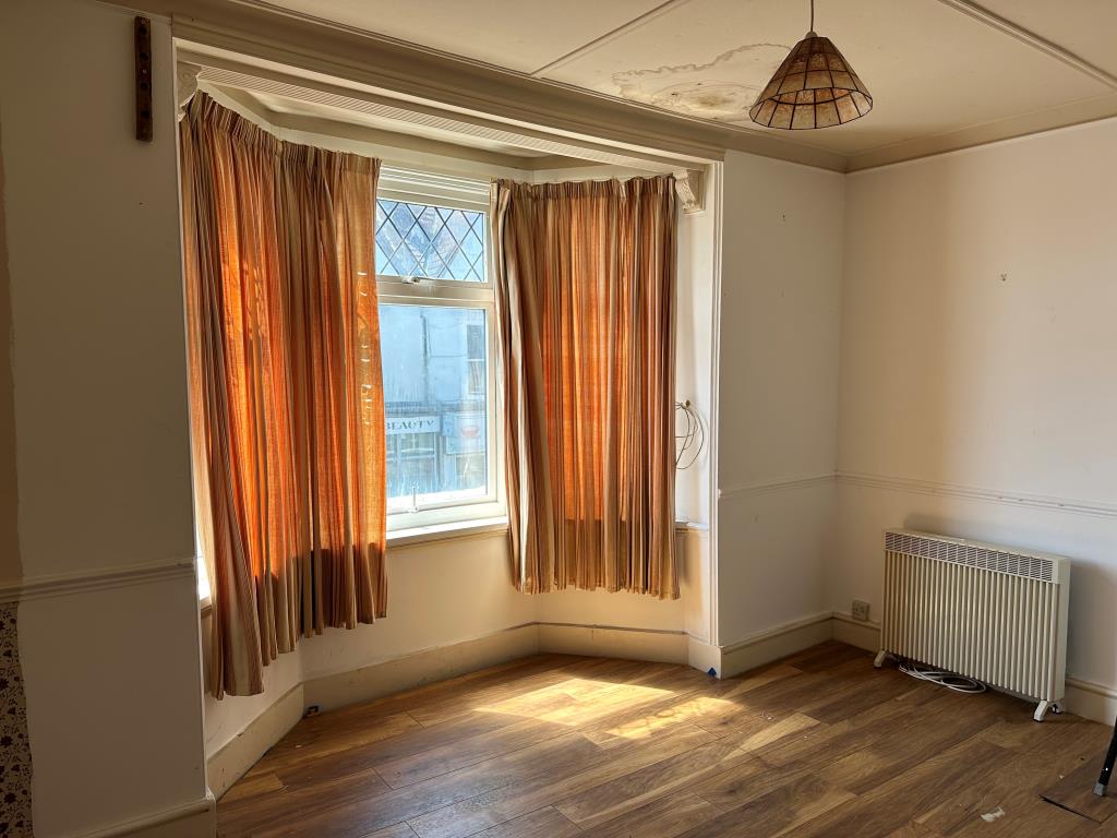 Lot: 38 - MIXED USE PROPERTY FOR IMPROVEMENT - 57A Bedroom